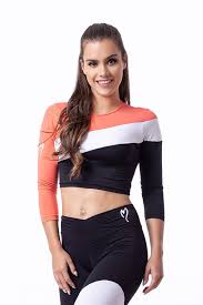 Az például stimmel, hogy 27 éves és 172 centi magas, a gyerekek rovathoz viszont . Timella Long Sleeve Cropped Shirt