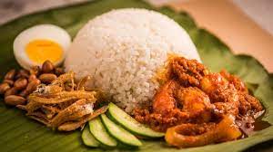 Nasi lemak is traditionally eaten for breakfast in malaysia (image: Contractors Find Concrete Evidence That Nasi Lemak Belongs To Malaysia Recommend My