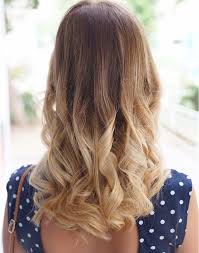 Vous en avez marre des cheveux foncés classiques et avez envie d'ajouter une touche de lumière à votre crinière, le balayage cheveux est la solution pour vous. 1001 Looks Impressionnant Avec Le Balayage Blond
