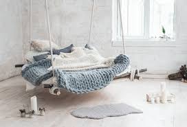 Il vous réconfortera et vous tiendra chaud tout l'hiver ! Le Plaid Xxl La Tendance Deco Et Tricot De Cet Hiver Blog But