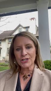 I am so in love with these custom paintings from the amazing Susan Reiser!  ❤️🌊 @cloud_nine_painter Repost from @cloud_nine_painter • Creating these  custom diva paintings for top main line real estate agent @