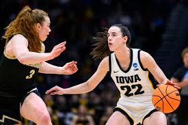 Caitlin Clark delivers when it matters for Hawkeyes