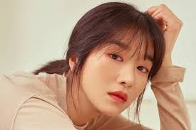 Seo ye ji was born on april 6, 1990, in the aries season in seoul, south korea. Seo Ye Ji Comments On Her Short Hairstyle Favorite Characters She S Portrayed And Her New Drama Soompi