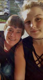 Can you photoshop my sister into a family photo?