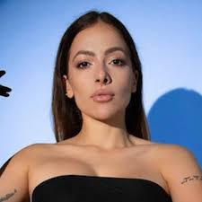 Ariana Valentina's Instagram, Twitter & Facebook on IDCrawl