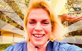 Sister Wives: "Carolina Drama!": Janelle Bought A New House (Why She Fled  Arizona & Utah)