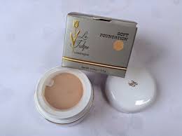 Salah satunya adalah ketika memilih merk foundation yang bagus. Rekomendasi 4 Foundation Brand Lokal Yang Bagus Untuk Pemula Facetofeet Com