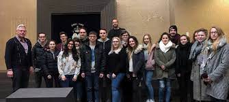 Şifresini başka birisine söyleyemez ve kullandıramaz. Shalom Katholische Berufsbildende Schule Mainz