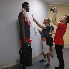 Vraiment très bon album, youssoupha a surpris tout le monde avec sa maîtrise des mots et ses phrases choc. Youssoupha Fall By Anthony Dauvillie