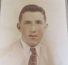 Tom Yetter's Instagram, Twitter & Facebook