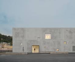 Club Traube Is An Aesthetically Grand Concrete Wine Store In Germany Ignant Architecture House Exterior Exterior Design