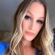 Fell asleep in the living room just woke up to use the restroom and now in  bed scrolling