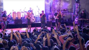 Heatwave Members Perform For 90 000 Heatwave Band Wedding Music Playlist Music Playlist