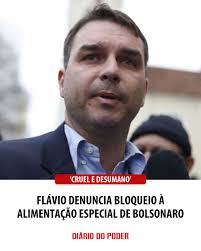 O senador Flávio Bolsonaro (PL-RJ) afirmou nesta terça-feira (25) que  recebeu a informação de que foi proibida a entrada da comida preparada pela  família do ex-presidente Jair Bolsonaro (PL), atualmente detido na