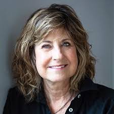 Leslie Barton's Instagram, Twitter & Facebook