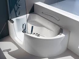 Anche se, comunque, c'è da dire che le nuove versioni si adattano perfettamente anche in contesti contemporanei. Vasche Combinate Outlet Vasche Doccia Tende Da Bagno Vasca Da Bagno Doccia