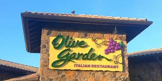 Here S How To Get Unlimited Soup Salad And Breadsticks At Olive Garden Right Now