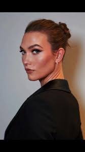 Carol Kloss's Instagram, Twitter & Facebook