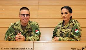 Nemzeti közszolgálati egyetem hadtudományi és honvédtisztképző kar. A Masodik Evfolyamot Kezdtek Meg A Jovo Katonai Pilotai Es Repulesiranyitoi Interju Bozsik Anna Allami Legijarmu Vezeto Es Szentesi Akos Katonai Repulesiranyito Szakos Hallgatokkal Nemzeti Kozszolgalati Egyetem Hadtudomanyi Es Honvedtisztkepzo Kar