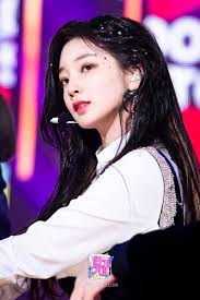 9 Potret Menawan Yeonhee 'Rocket Punch' yang Sukses Curi Perhatian