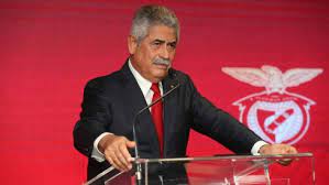 De acordo com informações da imprensa lusitana, autoridades foram até a casa do mandatário dos encarnados para cumprir um mandato de busca e apreensão pela manhã, mas no início da tarde ele foi levado para depor. Pk9z Ggu Dvqqm