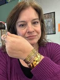 Customizing rollerblades with gold accents