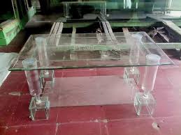 Anda dapat memposisikan meja samping di atas potongan furnitur yang berbeda dan bekerja berdiri di sana. Cara Membuat Meja Kaca Sendiri Minimalist Art