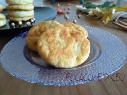 Adagiate le focaccine vuote sopra quelle farcite e servite calde. Focaccine Di Ceci Da Farcire Come Piu Vi Piace