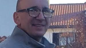 I pentastellati devono chiarire come dirimere alcune scelte dopo manlio di stefano, dato in pole per guidare la commissione esteri a montecitorio, si fa largo l' idea di. Muore A 54 Anni Di Coronavirus Il Suo Datore Di Lavoro Assume La Moglie News Coronavirus