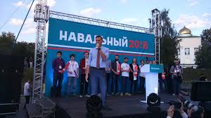 Картинки по запросу Фото с площади Екатеринбурга с Навальным