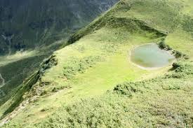 Lake sediments and glacial cirques in the Romanian Carpathians and their  climatic implications