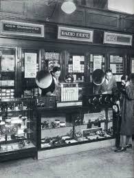 The Technology Industry Really Began To Grow In The Roaring Twenties The First Radio Station In America Kdka In Pi Antique Radio Old Time Radio Vintage Radio