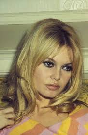 A los 16 años era la amante de un coronel de 55. Brigitte Bardot A Joue Une Criminelle La Vraie Histoire Tragique De Pauline Dubuisson