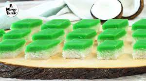 How to get concentrated pandan juice via wendyinkk.blogspot.com. Glutinous Rice With Pandan Custard Kuih Seri Muka Youtube
