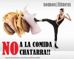 DI NO A LA COMIDA CHATARRA! El término “comida chatarra” se usa para  describir los alimentos con poca cantidad de los nutrientes que el cuerpo  necesita y con un alto contenido de