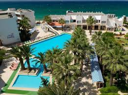 Familia (political party), a polish political party. Club Familia Islami Otel Suaytour