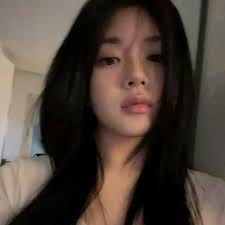 ISTRI_KECIL_MILIK_CEO_DINGIN #PART_33 Anna merasa senang karena Devan mau  memberinya uang dan Anna mengambil uang secukupnya saja, lalu ia segera  mengembalikan dompet itu kepada Devan. "Ini Kak, Terima kasih ya," ucap  Anna dengan