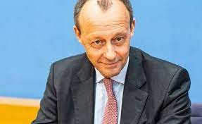 Für viele mag es eine überraschung sein, dass friedrich merz, ehemaliger fraktionsvorsitzender der cdu, der einst von angela merkel auf ihrem weg ins kanzleramt aus dem weg geräumt wurde. Friedrich Merz Leaves The Board Of Directors At Stadler Urban Transport Magazine