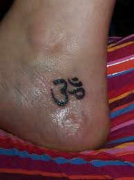 When words are just too much, you have every letter of the . Tattoo Von Hieroglyphe In Der Knochelgegend Tattooimages Biz