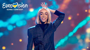 Il se fait connaître grâce à ses vidéos postées sur sa chaîne youtube. Bilal Hassani Roi Eurovision 2019 National Selection Ukraine Youtube