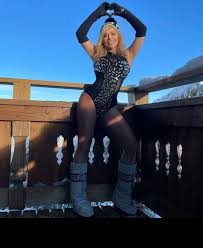 Kanal d romania kanal d romania. Loredana Groza Aparitie De Mii De Like Uri Pe Instagram Ce Tinuta Le A Atras Atentia Fanilor