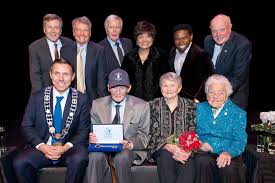 19 hours ago · the 18th premier of ontario, bill davis, passed away on sunday morning, according to canada's prime minister justin trudeau. City Of Brampton Gives Former Ontario Premier Key To The City