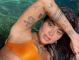 Aline riscado is an actress, known for os farofeiros (2018), а вдруг получится (2013) and amor de mãe (2019). Aline Riscado Faz Topless Em Foto E Exibe Tatuagens Pelo Corpo