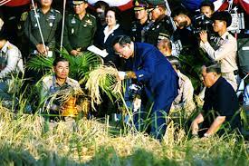 รวมภาพในหลวงกว า 10 000 ภาพ โหลดฟร ภาพร ชกาลท 9 ภาพในหลวงหายาก king of thalland photos gallery king bhumibol photography ภาพ ราชวงศ ภาพหายาก