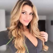 Aquí les visible una fotografía mejor más visible, de la candidata de RIO  GRANDE, que viene de la mano del zar boricua DAVID ACOSTA. Esta chica viene  a recoger corona, será miss