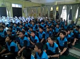 It's a pretty small village, consisting of about 10 old sandstone houses, a bell tower next to the rajang river and a panau military checkpoint on each side where the paved main road enters the village. All Categories Panitia Pendidikan Islamsmk Bandar Sungai Buaya