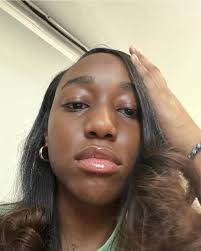 Should Darian move in with her grandmother GG when she starts adulthood?