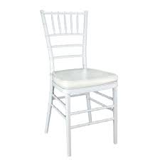 Ähnliche bilder von istock mehr. Chiavari Tiffany Stuhl In Weiss Mit Sitzkissen Mieten Fur Hochzeit Verleih