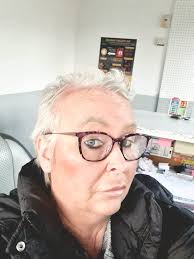 who is a good hairstylist for problematic hair after chemotherapy?