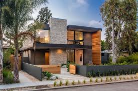 A New Contemporary Home Arrives On This Street In Venice California Contemporist Beautiful Modern Homes Architecture House Facade House